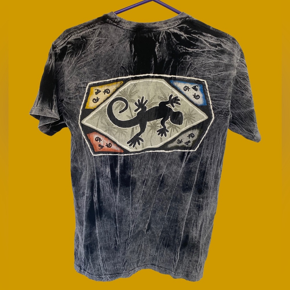 Vintage distress St. Kitts West Indies Lizard shirt.